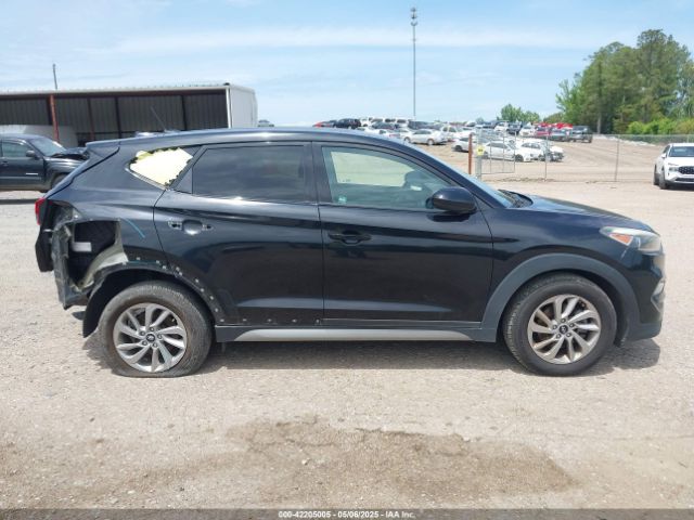 KM8J3CA44HU296655 Hyundai TUCSON SE