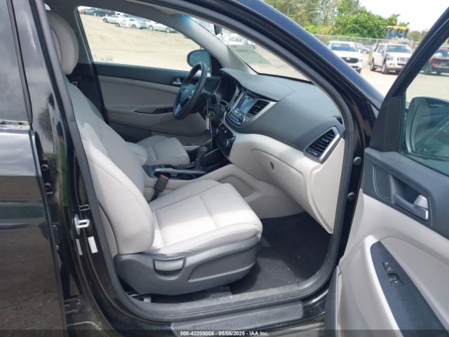 KM8J3CA44HU296655 Hyundai TUCSON SE
