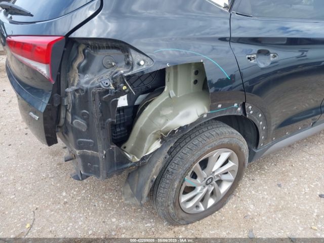 KM8J3CA44HU296655 Hyundai TUCSON SE