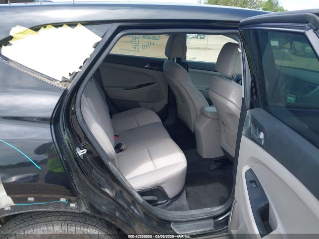 KM8J3CA44HU296655 Hyundai TUCSON SE