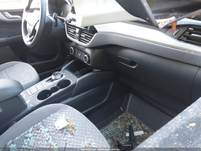 1FMCU9G66MUA11210 Ford ESCAPE SE