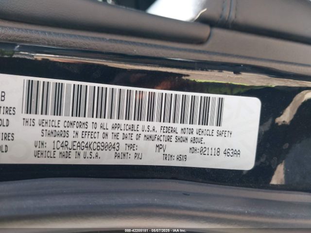 1C4RJEAG4KC690043 Jeep Grand Cherokee Laredo E 4x2