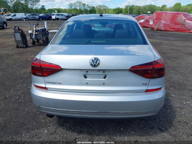1VWBA7A38JC004818 Volkswagen Passat 2.0t Se