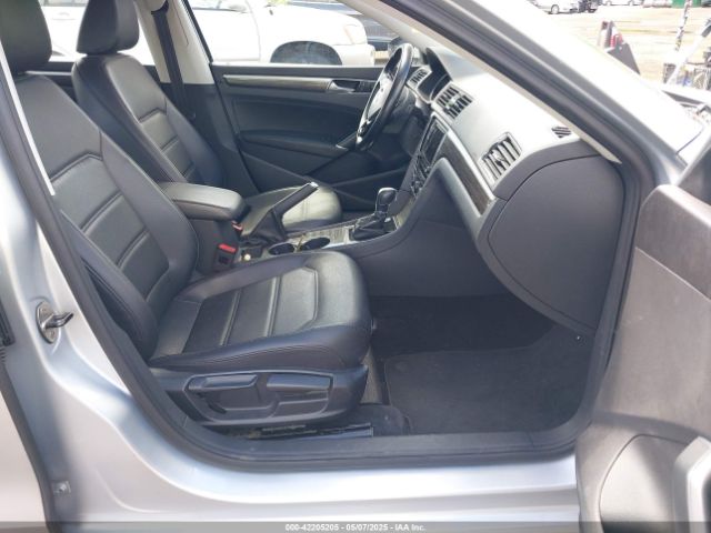1VWBA7A38JC004818 Volkswagen Passat 2.0t Se