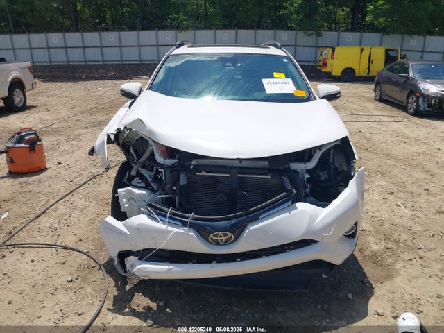 2T3WFREV7JW474929 Toyota Rav4 Xle