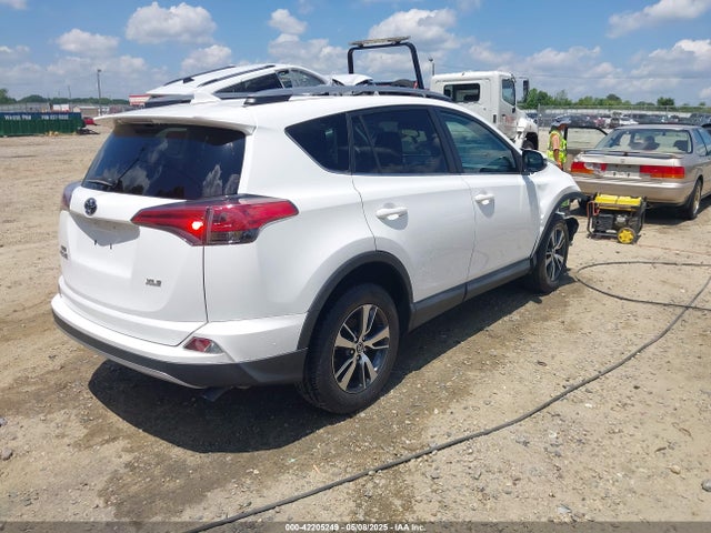 2T3WFREV7JW474929 Toyota Rav4 Xle