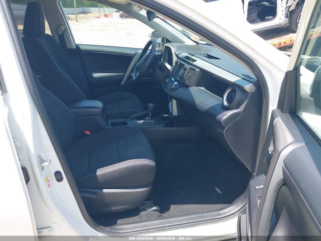 2T3WFREV7JW474929 Toyota Rav4 Xle