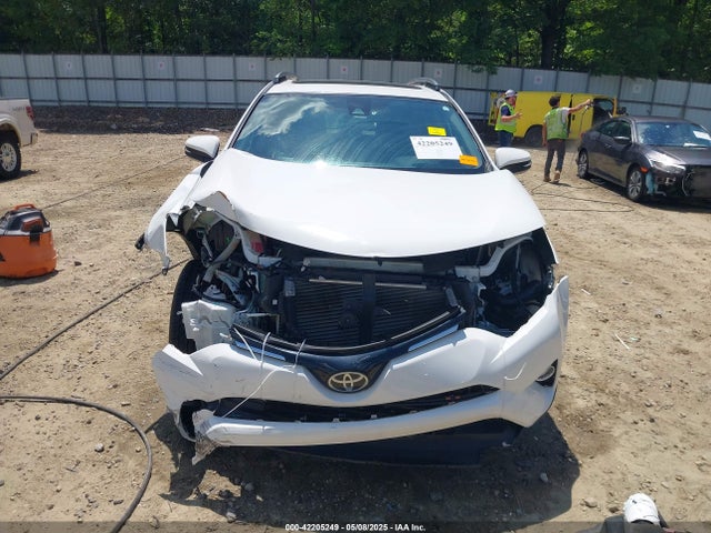 2T3WFREV7JW474929 Toyota Rav4 Xle