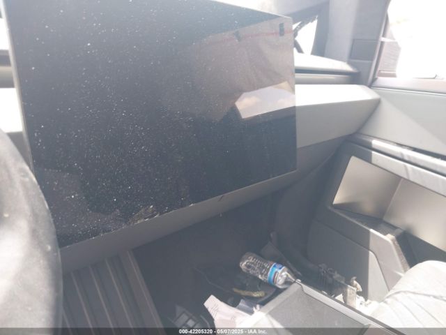 7G2CEHED9RA056715 Tesla 2024