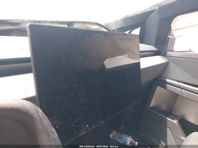 7G2CEHED9RA056715 Tesla 2024
