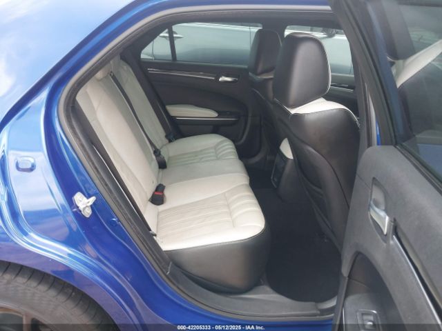 2C3CCABG2KH697632 Chrysler 300
