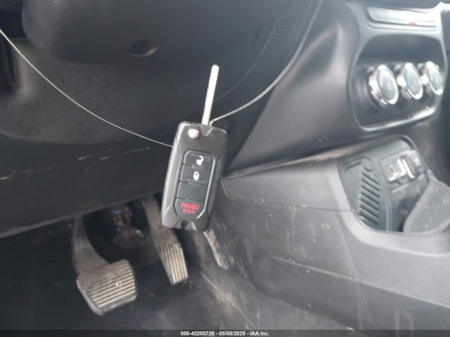 ZACCJABTXFPB83045 Jeep Renegade Latitude