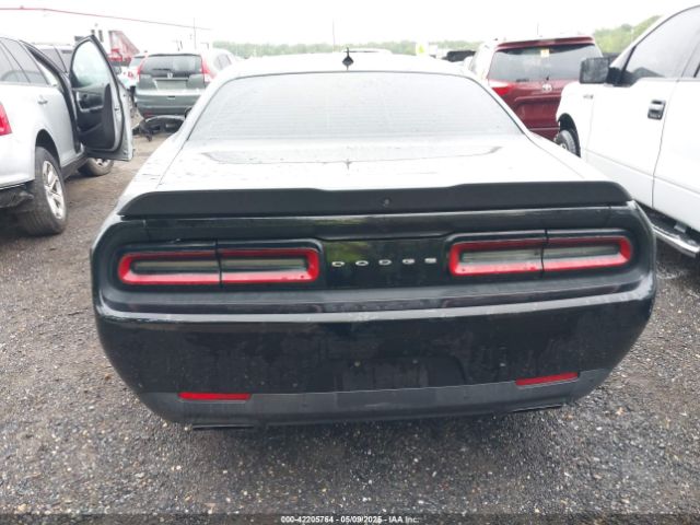 2C3CDZFJ1GH265333 Dodge Challenger 392 Hemi Scat Pack Shaker