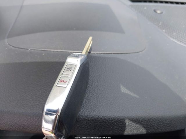 KNDEUCAA8M7184183 KIA SELTOS S