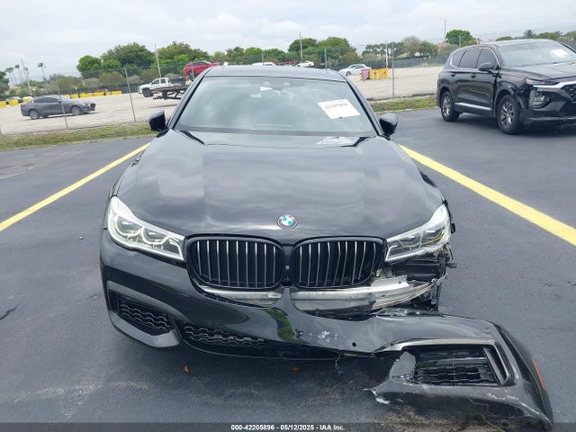 WBA7F0C54JGM23528 BMW 750i