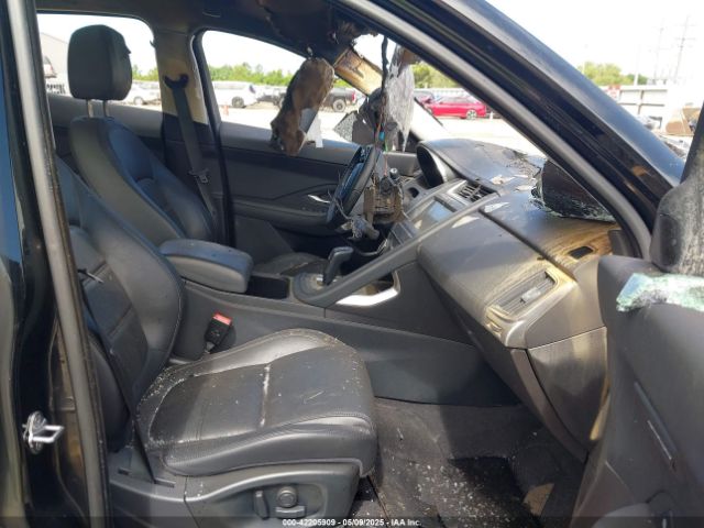 SADFP2FX9J1Z05309 Jaguar E-PACE SE