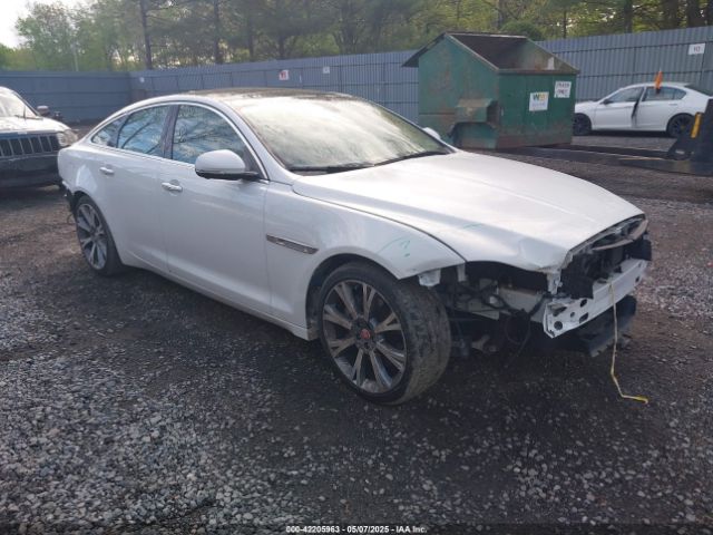 2017 JAGUAR XJ SAJXJ1GD0H8W08934 Photo 0