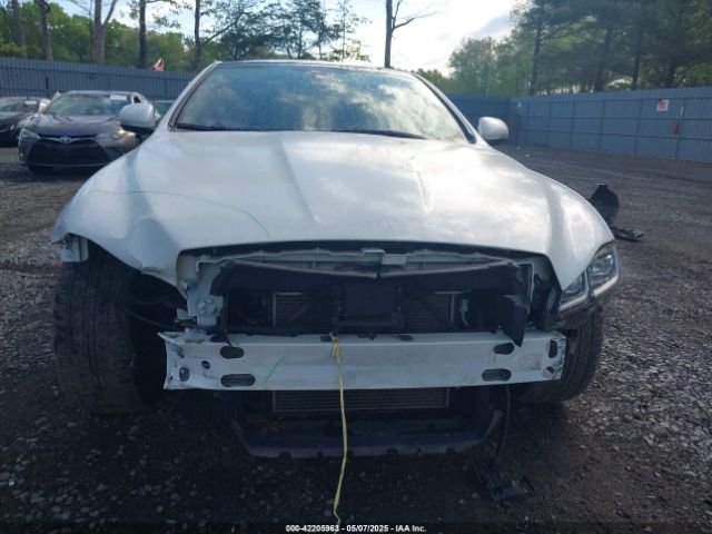 SAJXJ1GD0H8W08934 Jaguar XJ