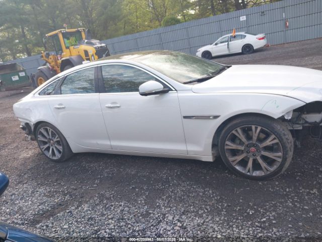 SAJXJ1GD0H8W08934 Jaguar XJ