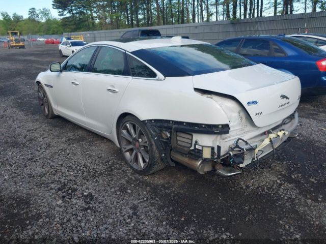 2017 JAGUAR XJ SAJXJ1GD0H8W08934 Photo 2