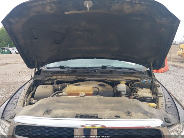 1C6RR7KM1JS227300 RAM 1500 Tradesman  4x4 5'7 Box