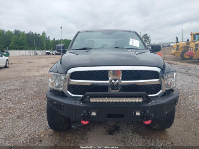 1C6RR7KM1JS227300 RAM 1500 Tradesman  4x4 5'7 Box