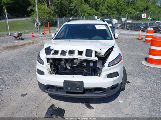 1C4PJMCB2JD506794 Jeep Cherokee Latitude 4x4