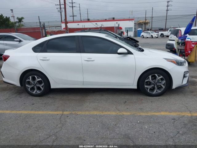 3KPF24AD7ME305117 KIA Forte Lxs
