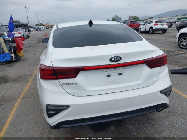 3KPF24AD7ME305117 KIA Forte Lxs