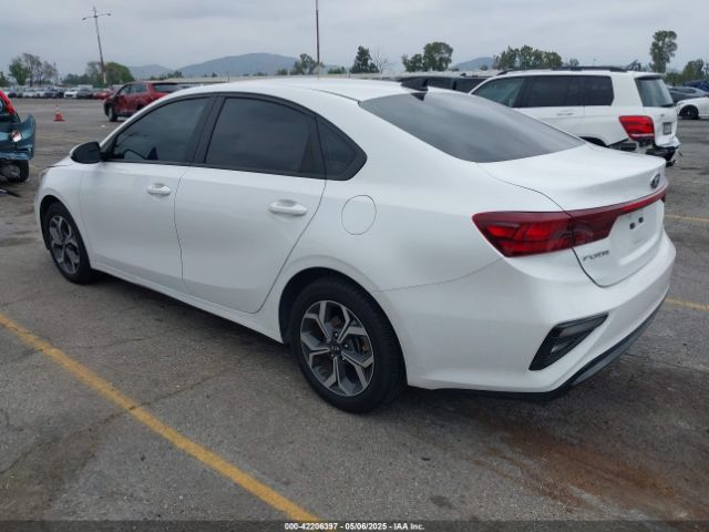 3KPF24AD7ME305117 KIA Forte Lxs