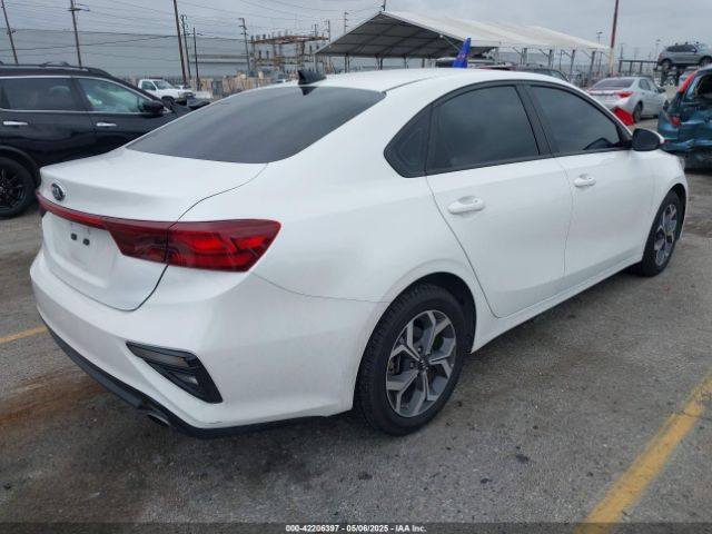 3KPF24AD7ME305117 KIA Forte Lxs