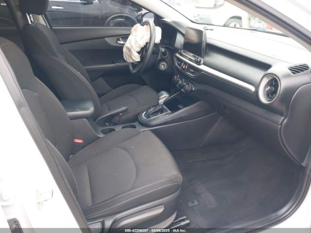 3KPF24AD7ME305117 KIA Forte Lxs