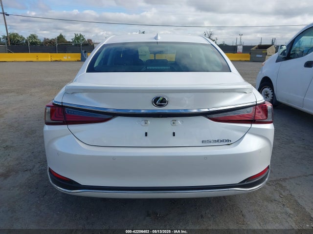 58AEA1C10RU048315 Lexus Es 300h Luxury
