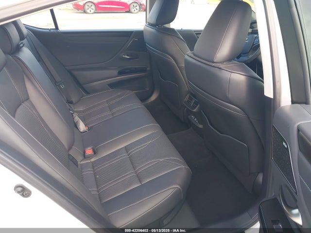58AEA1C10RU048315 Lexus Es 300h Luxury