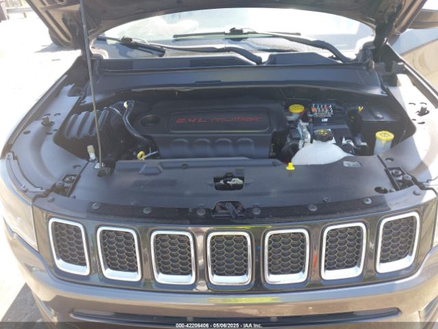 3C4NJCBB1JT461649 Jeep Compass Latitude Fwd
