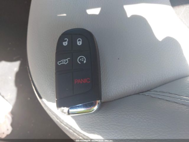 3C4NJCBB1JT461649 Jeep Compass Latitude Fwd