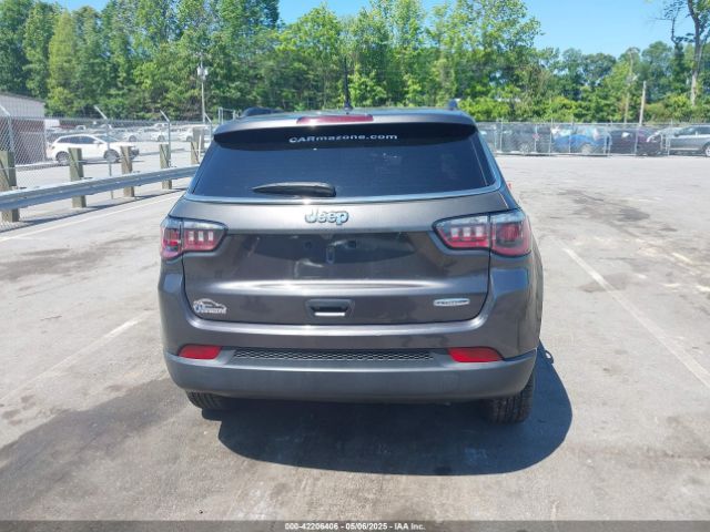 3C4NJCBB1JT461649 Jeep Compass Latitude Fwd