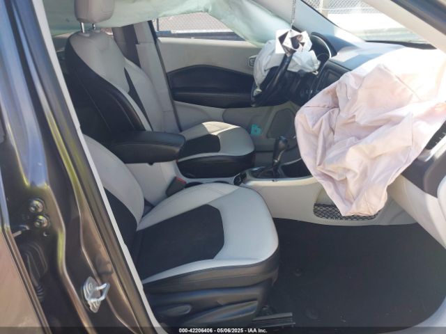 3C4NJCBB1JT461649 Jeep Compass Latitude Fwd