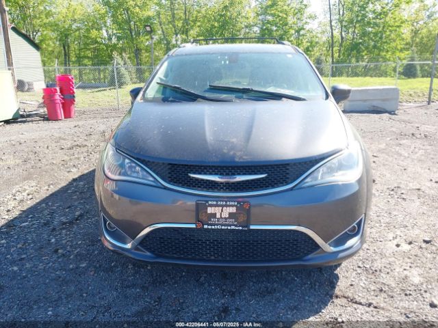 2C4RC1BG1JR112084 Chrysler Pacifica Touring L