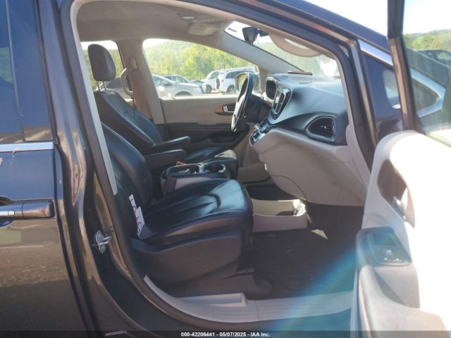 2C4RC1BG1JR112084 Chrysler Pacifica Touring L