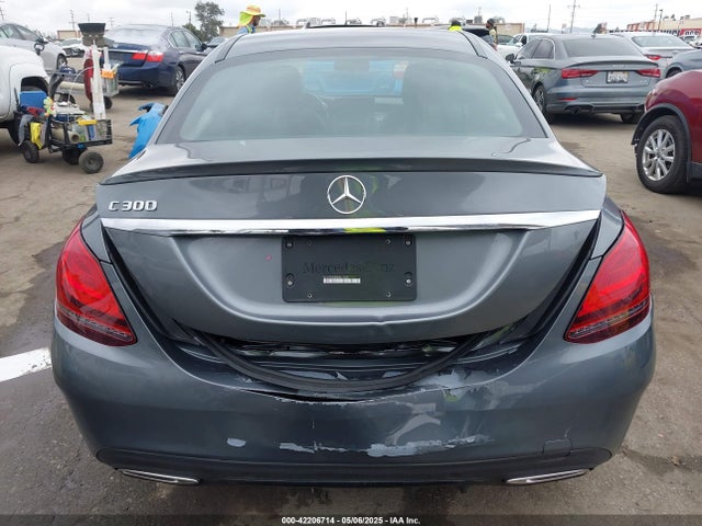 W1KWF8DBXMR614581 Mercedes-Benz C 300 Sedan