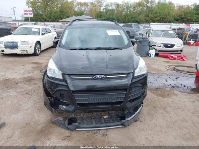 1FMCU9GX0FUB04185 Ford ESCAPE SE