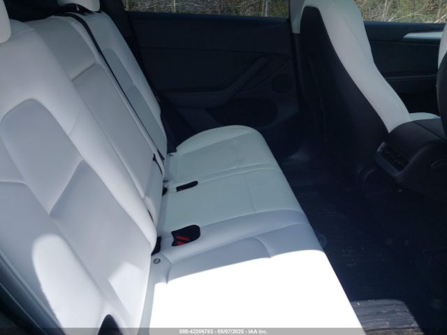 2024 TESLA MODEL Y 7SAYGDEE9RA219631 Photo 7