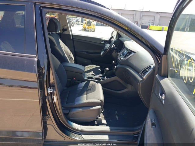 KM8J3CA22HU451279 Hyundai Tucson Night