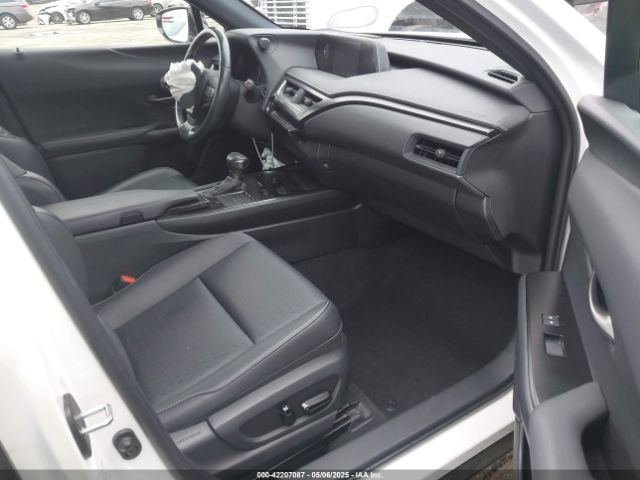 JTHX9JBH5M2038636 Lexus UX 250H