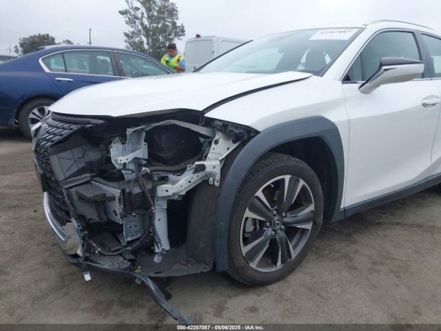 JTHX9JBH5M2038636 Lexus UX 250H