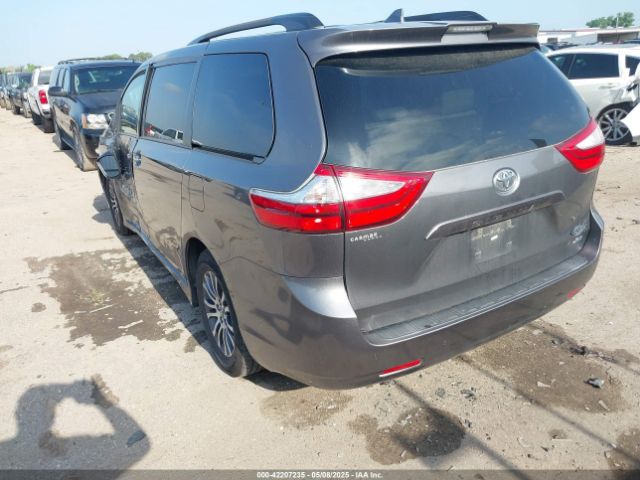 2018 TOYOTA SIENNA 5TDYZ3DC9JS949804 Photo 2