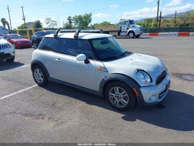 2011 MINI COOPER WMWSU3C51BT095415 Photo 0