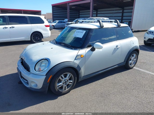 2011 MINI COOPER WMWSU3C51BT095415 Photo 1