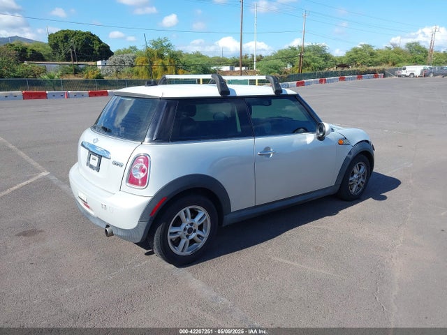 2011 MINI COOPER WMWSU3C51BT095415 Photo 3